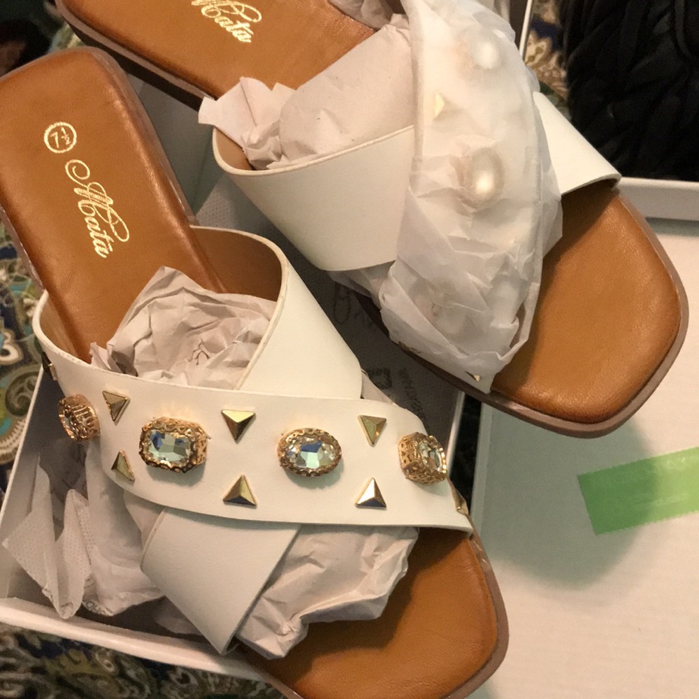 ⭐️New In Box 7.5⭐️ - Picture 2 of 5